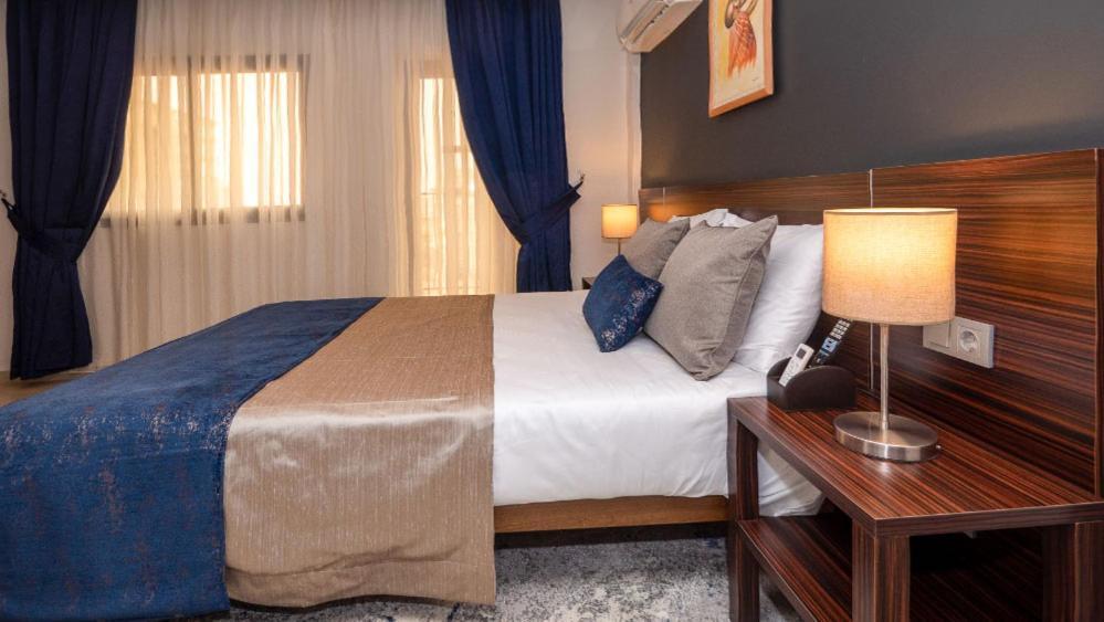Souare Premium Hotel Конакри Экстерьер фото