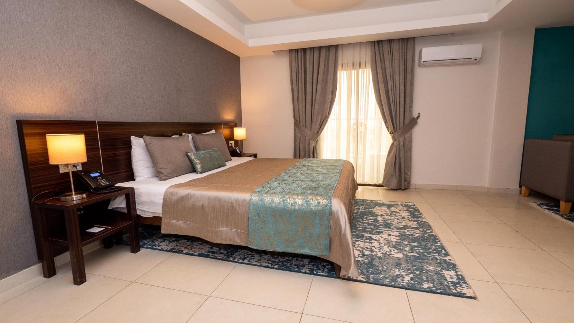 Souare Premium Hotel Конакри Экстерьер фото