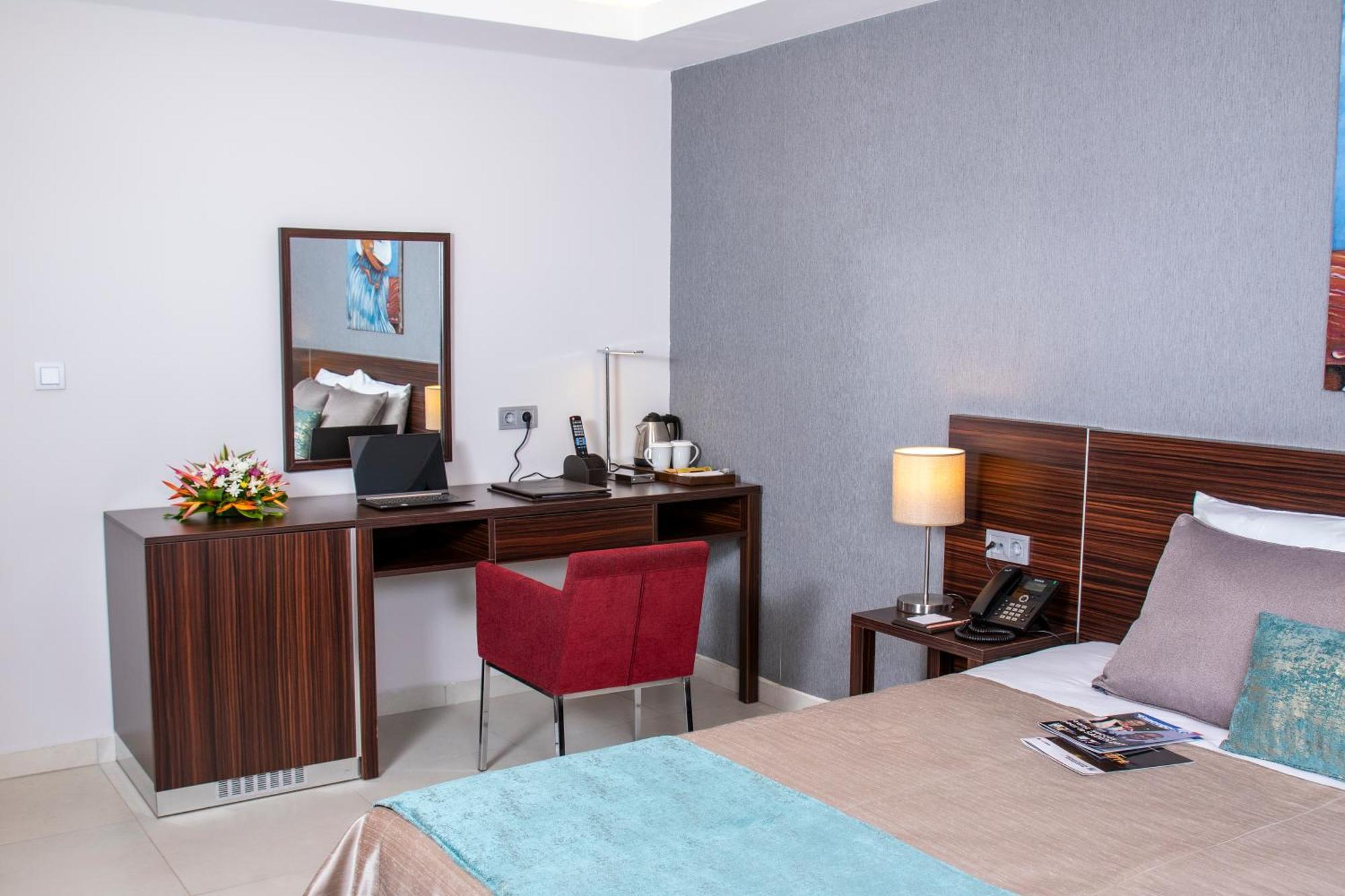 Souare Premium Hotel Конакри Экстерьер фото